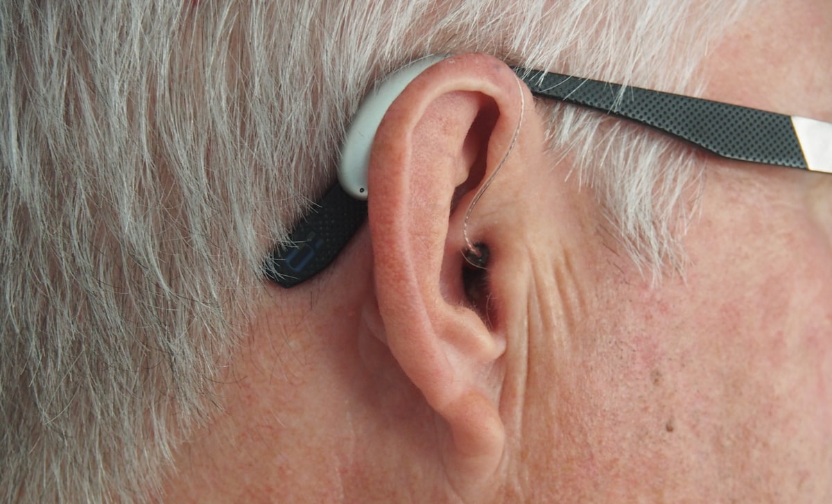 Uso seguro de auriculares y dispositivos